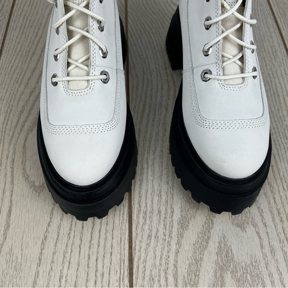 Timberland Women's Sky Waterproof Lace-Up Boots US7 Bright White Nubuck $165 - Picture 2 of 11